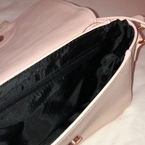 Cross body pink purse